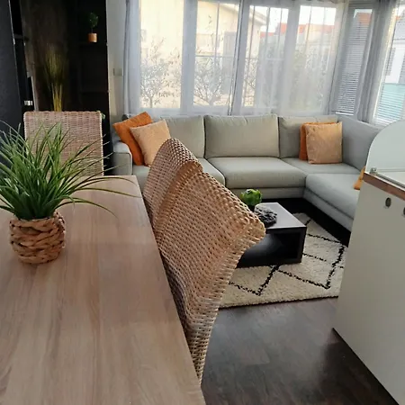 Superdeluxe Stacaravan Met Eigen Tuin En Parkeerplaats Nr 20 Bredene