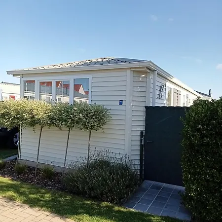 Camping Superdeluxe Stacaravan Met Eigen Tuin En Parkeerplaats Nr 20 Bredene